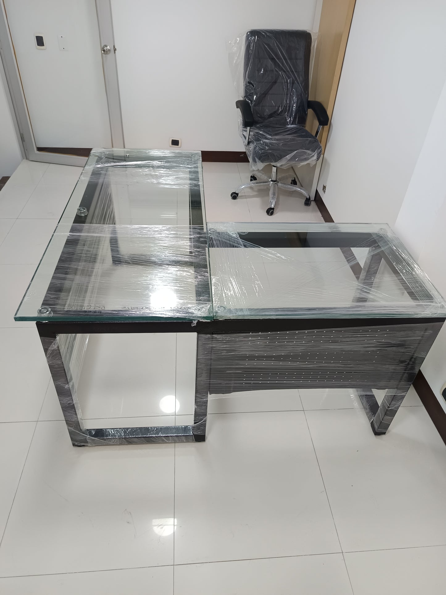 Escritorio en tipo L en vidrio para fabricar