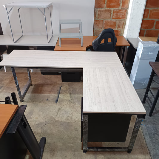 Escritorio Gerencial en L