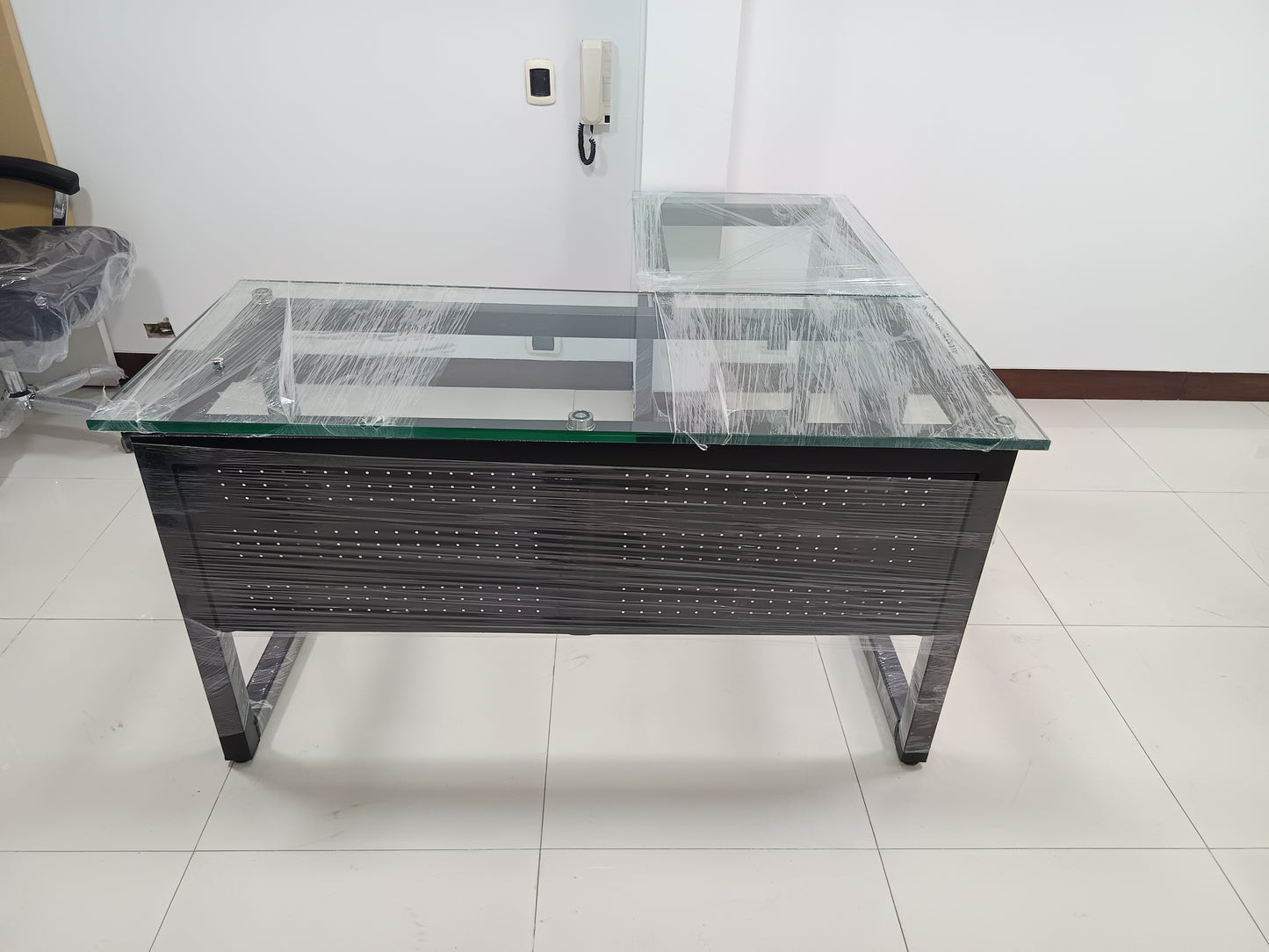 Escritorio en tipo L en vidrio para fabricar