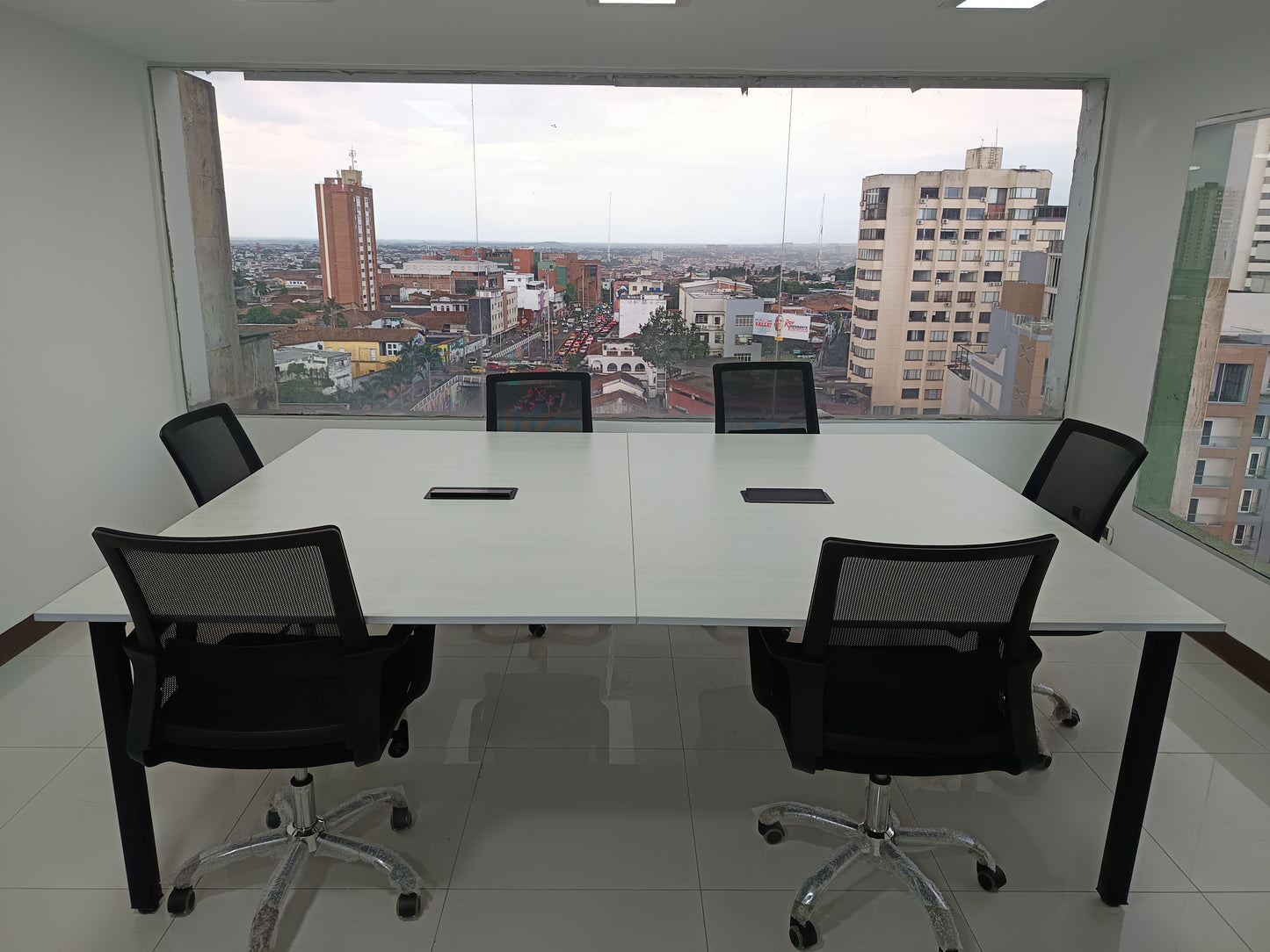 Mesa de Juntas con Conexiones
