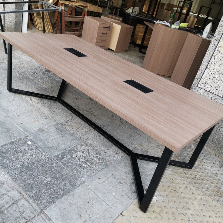 Mesa de Juntas con conexiones